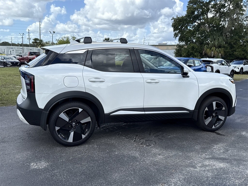 2025 Nissan Kicks SR photo 3