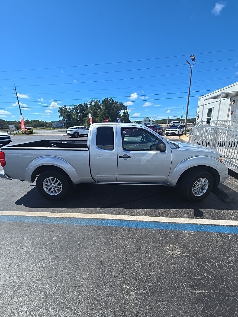 2015 Nissan Frontier SV photo 4