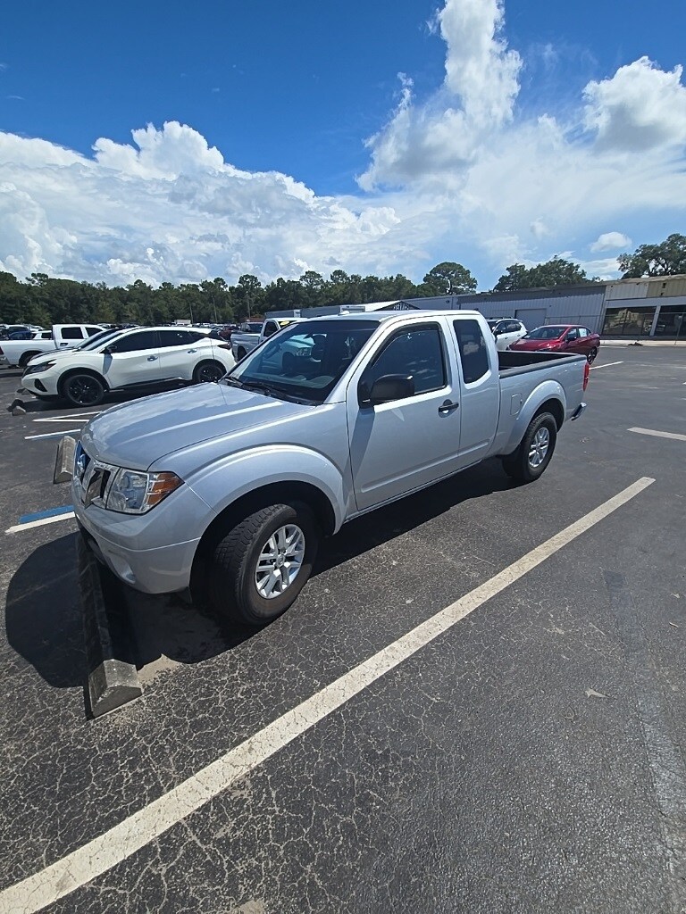 2015 Nissan Frontier SV photo 3