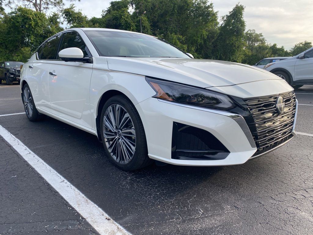 2024 Nissan Altima 2.5 SL's photo