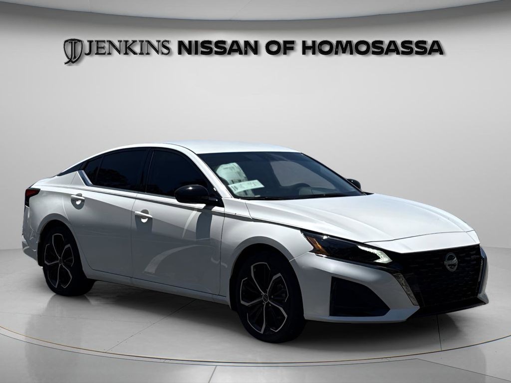 New 2025 Nissan Altima SR Sedan