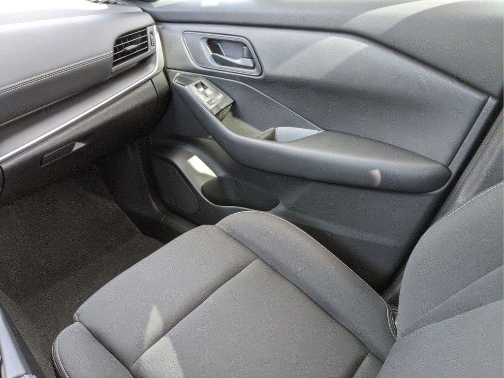2025 Nissan Rogue S - Photo 23
