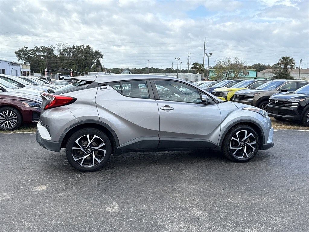 2018 Toyota C-HR XLE photo 3