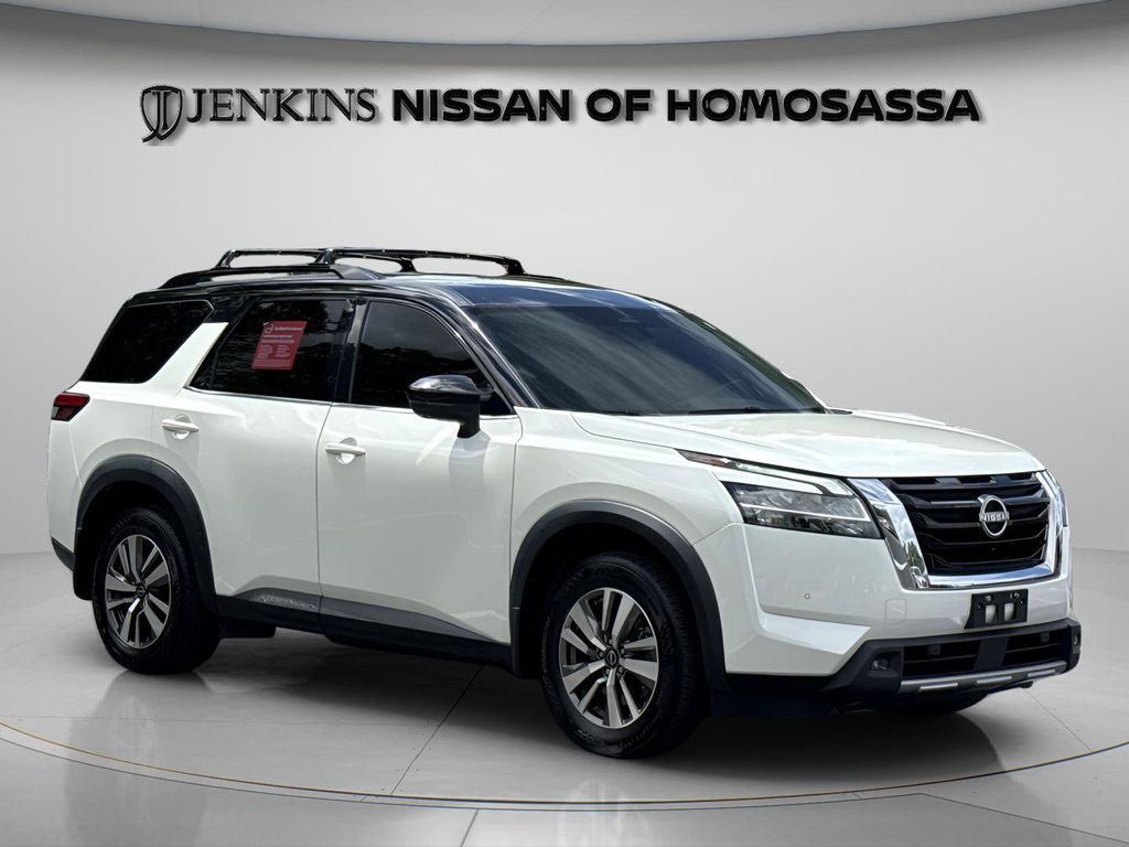 2023 Nissan Pathfinder SL