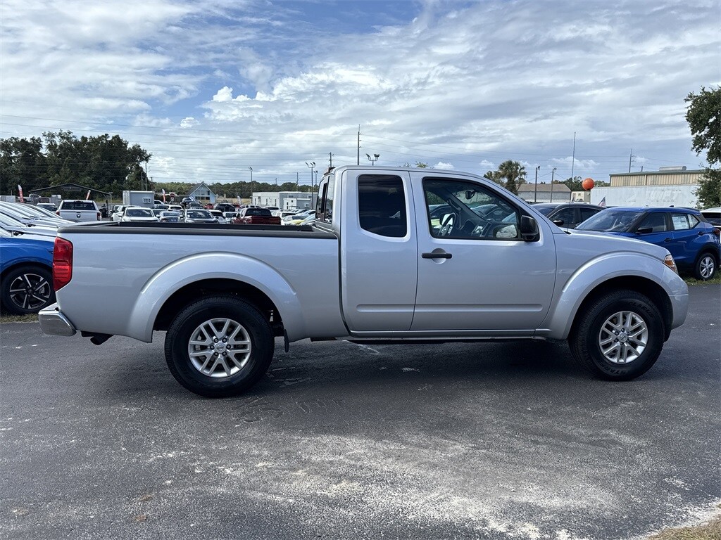 2015 Nissan Frontier SV photo 3