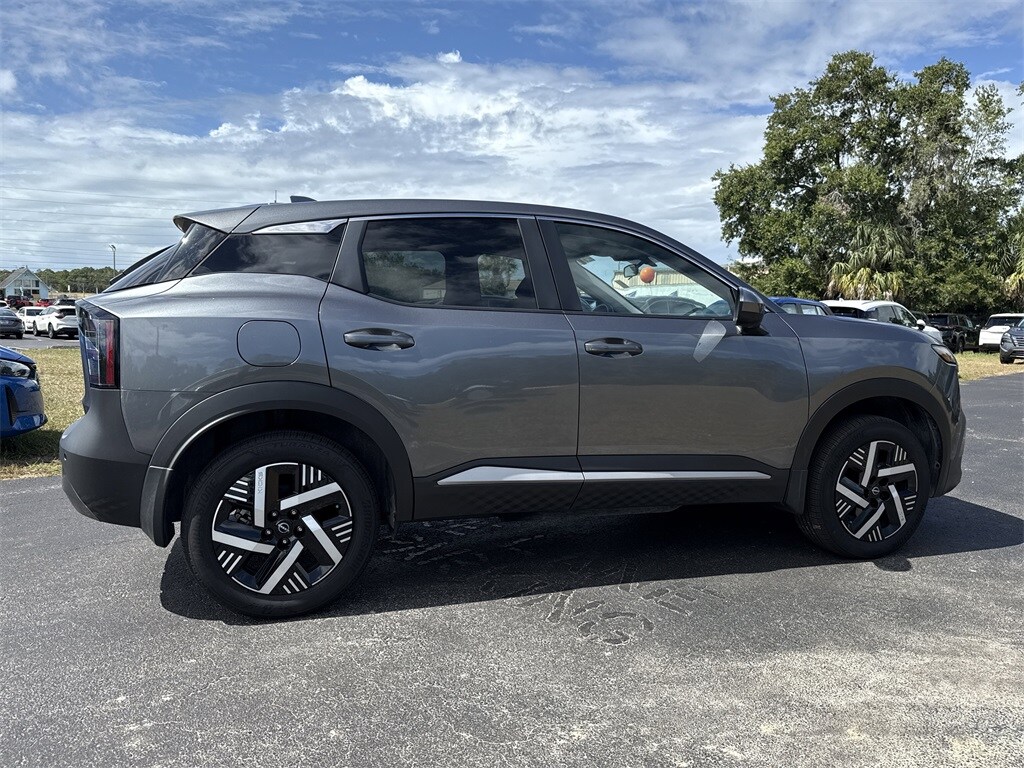 2025 Nissan Kicks SV photo 2