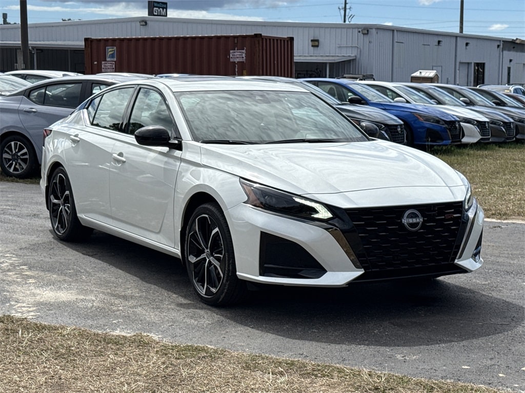 New 2025 Nissan Altima SR Sedan