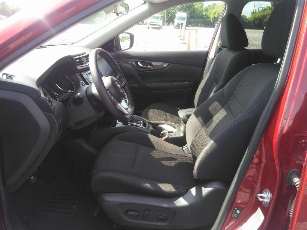 2019 Nissan Rogue SV photo 4