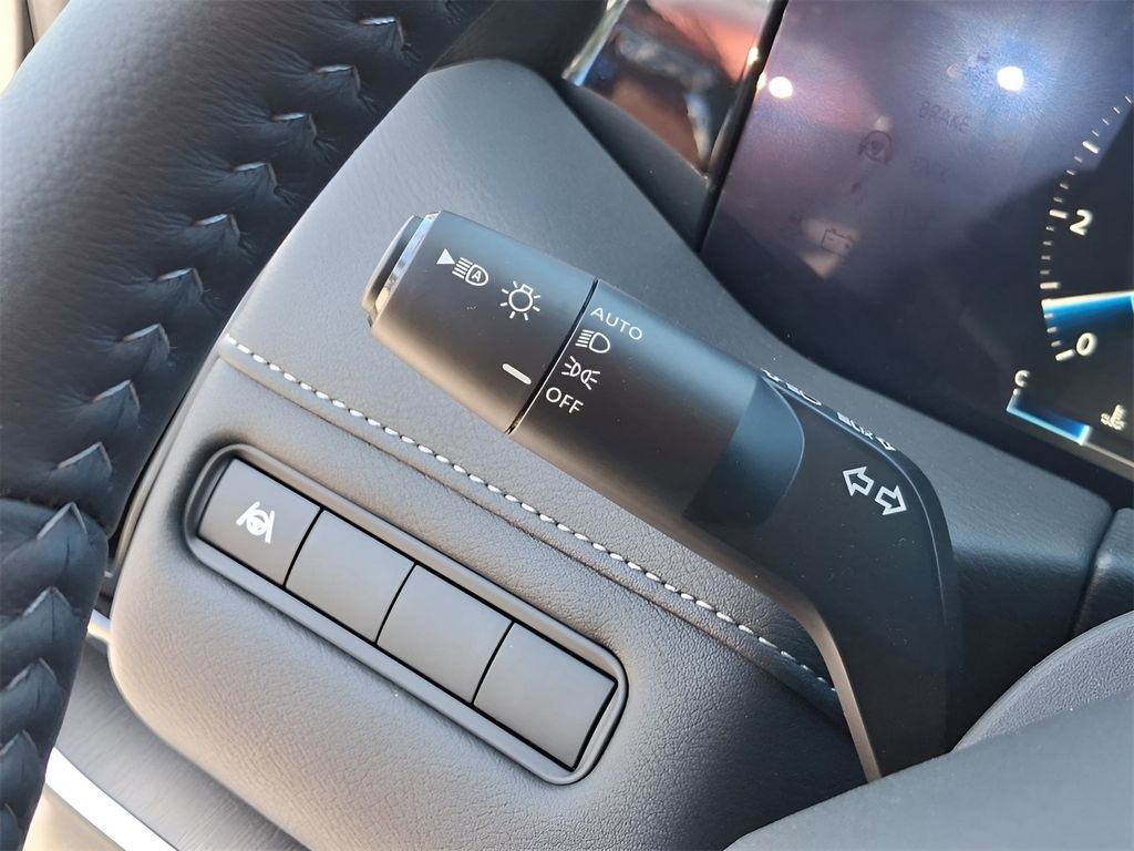 2025 Nissan Armada SV - Photo 31