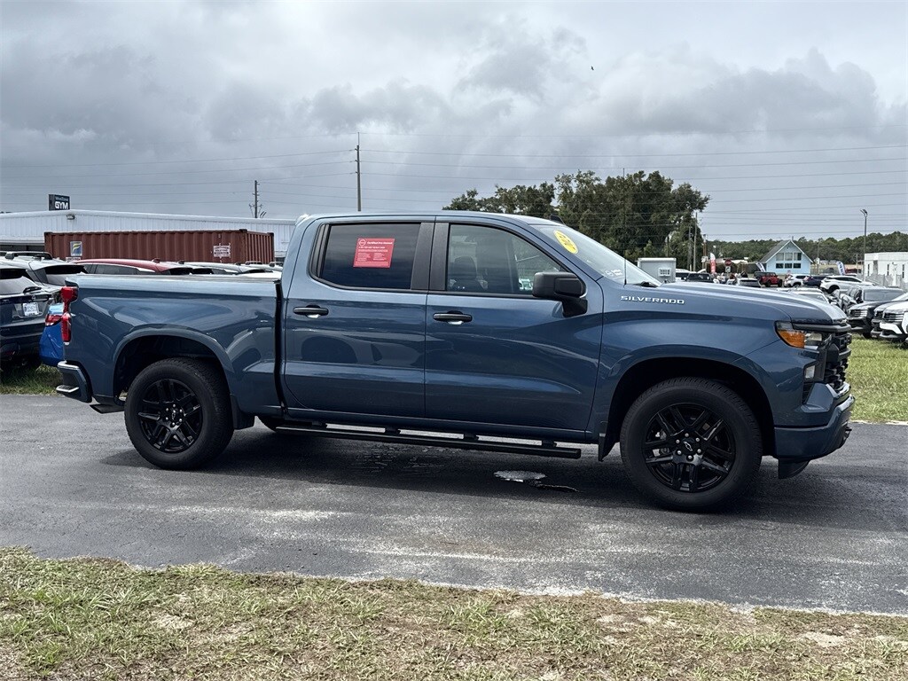 2024 Chevrolet Silverado 1500 Custom photo 3