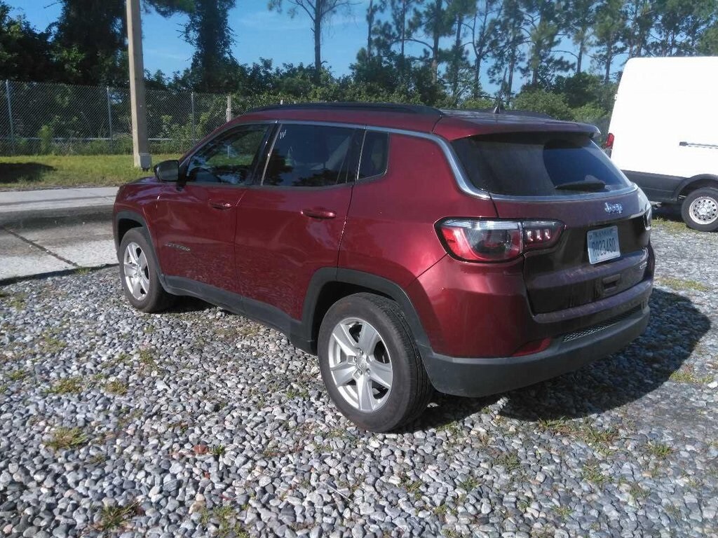 2022 Jeep Compass Latitude photo 3