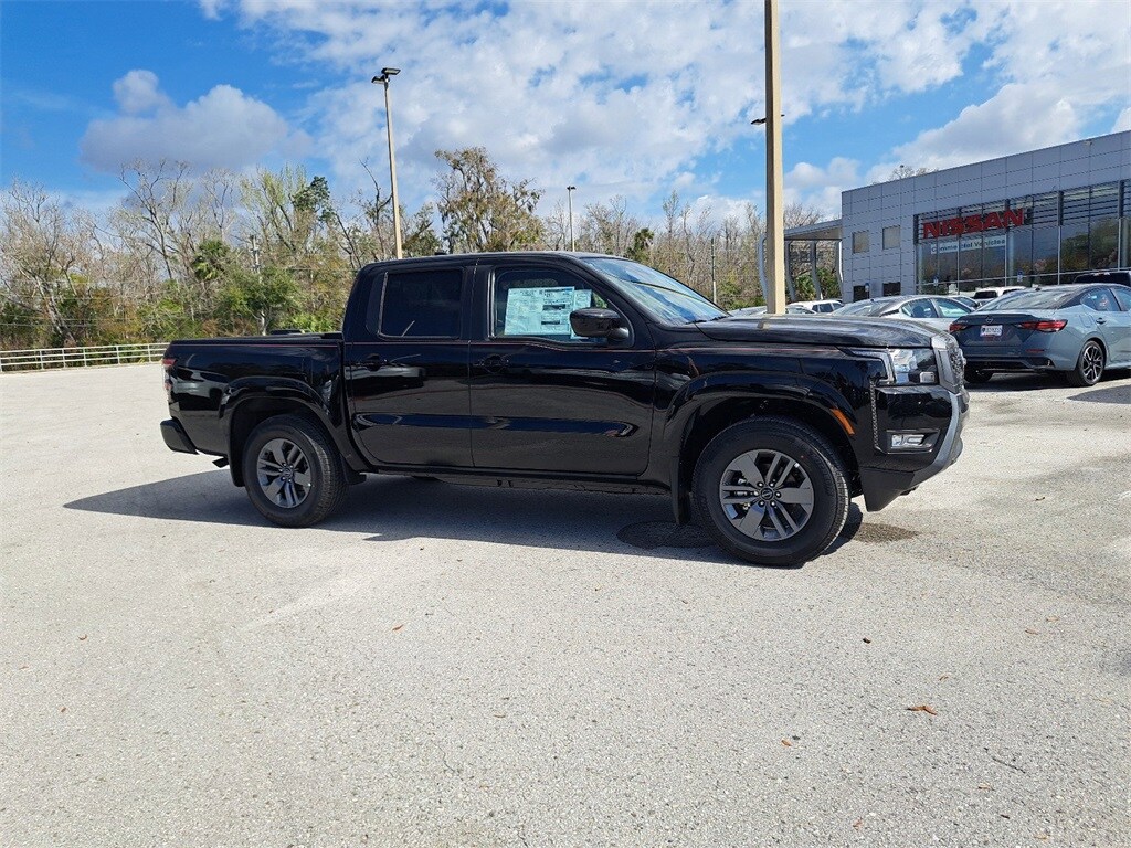 2025 Nissan Frontier SV photo 2