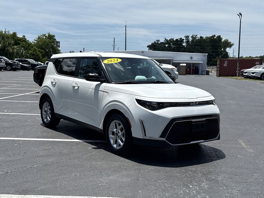 Used 2024 Kia Soul LX Hatchback