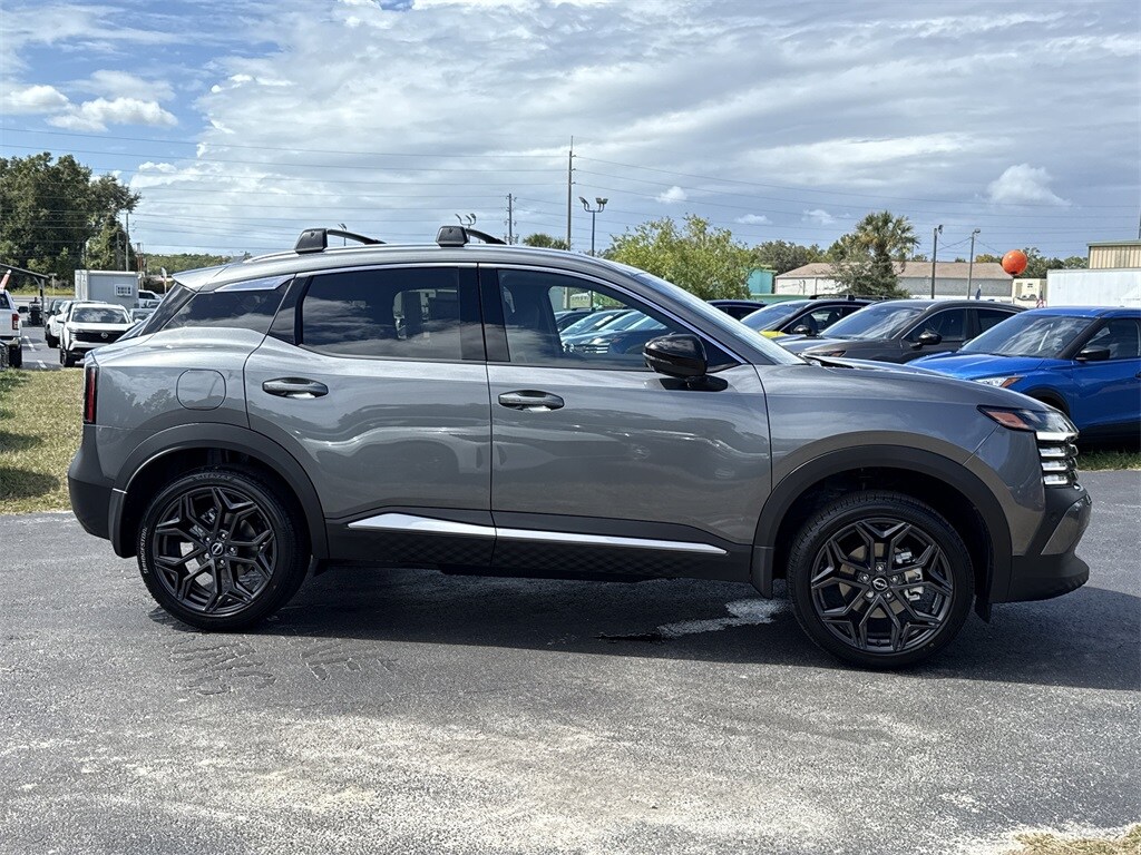 2026 Nissan Kicks SR photo 2