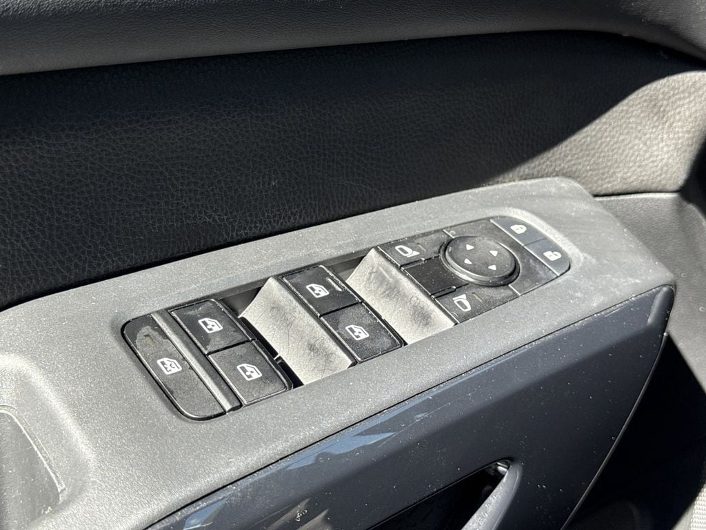 2023 Nissan Pathfinder SV - Photo 30