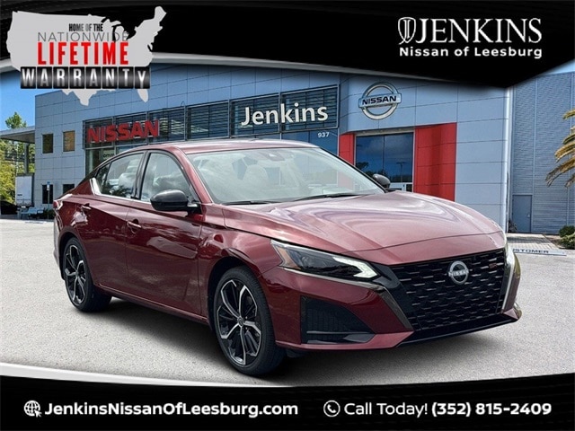 2025 Nissan Altima SR's photo