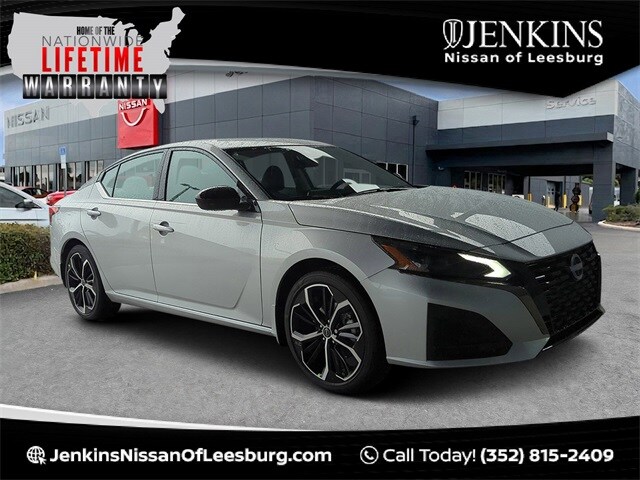 2025 Nissan Altima SR's photo