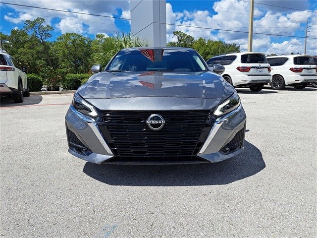 2025 Nissan Altima SL photo 3