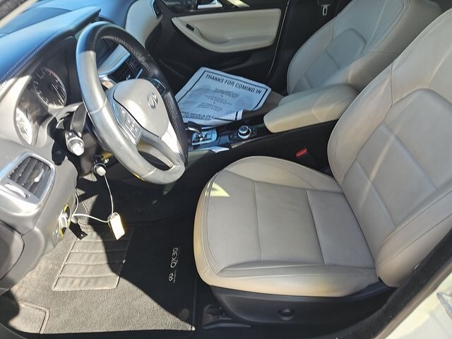 2018 Infiniti QX30 Premium photo 4