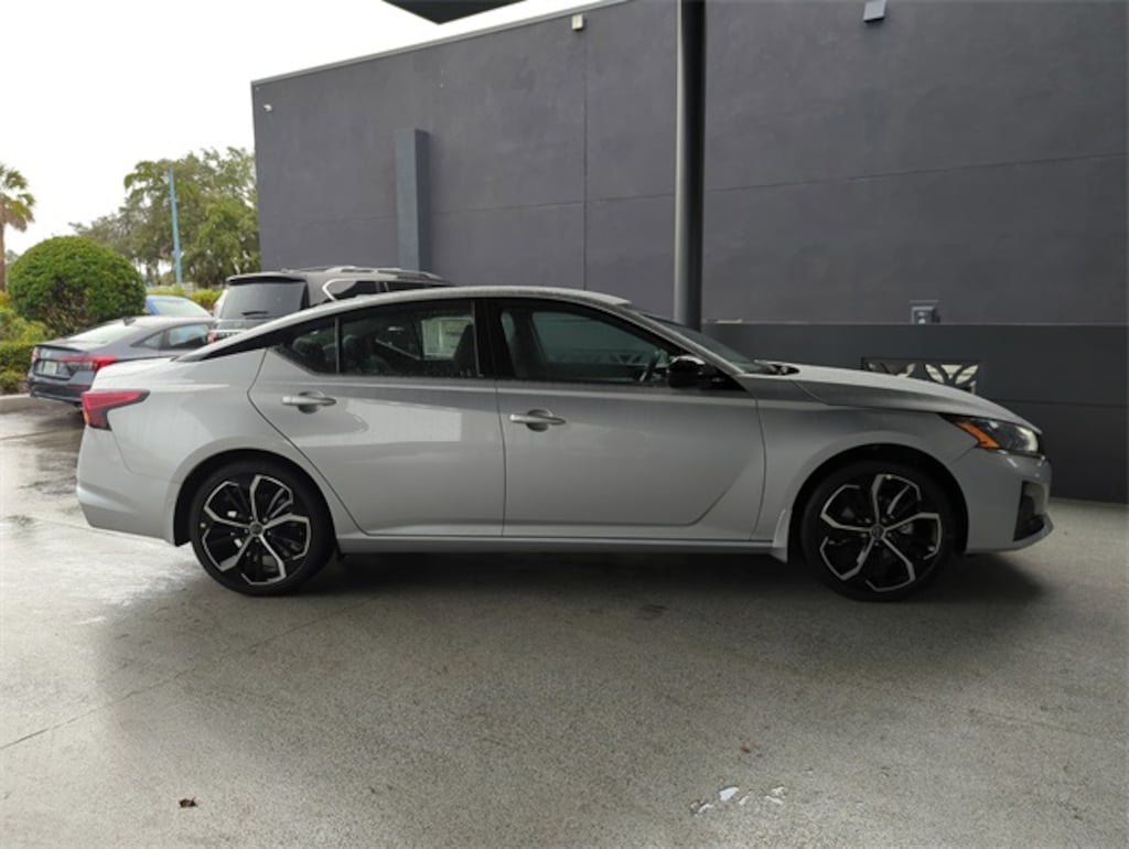 New 2025 Nissan Altima SR Sedan