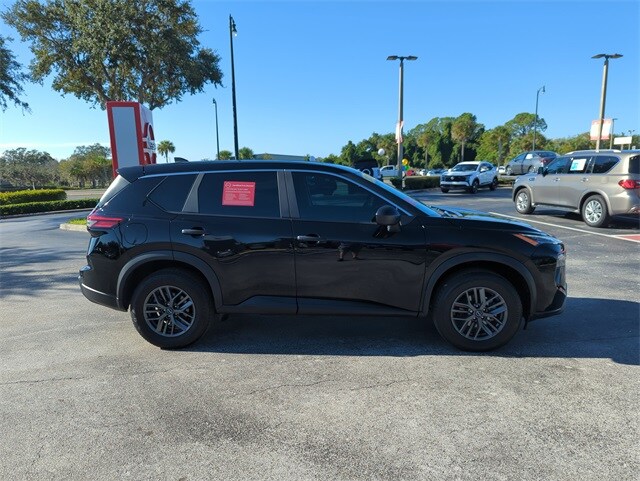 2025 Nissan Rogue S photo 3