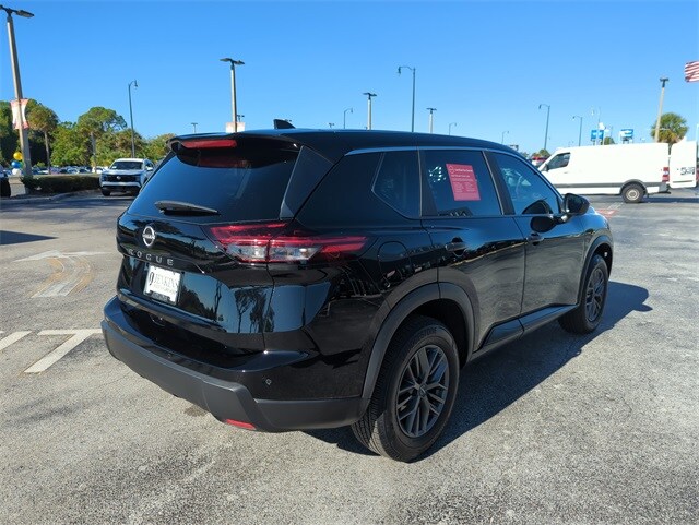2025 Nissan Rogue S photo 2