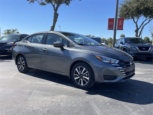 2025 Nissan Versa 1.6 SV photo 2