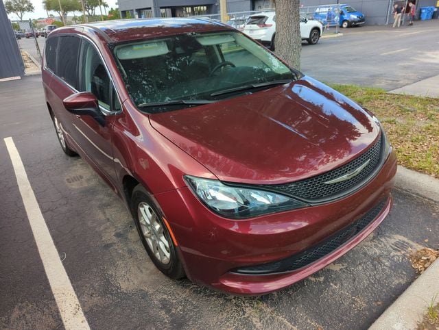 2023 Chrysler Voyager LX's photo