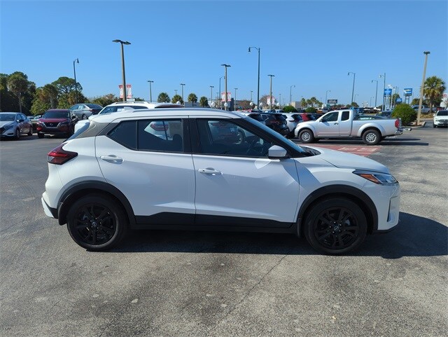 2023 Nissan Kicks SV photo 3