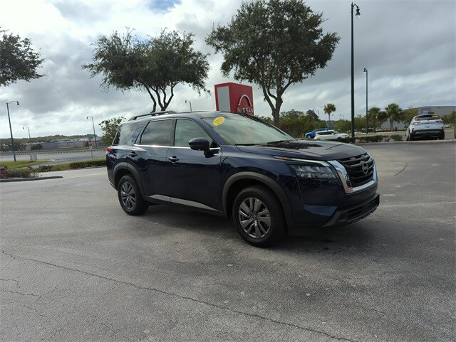 2025 Nissan Pathfinder SV photo 2