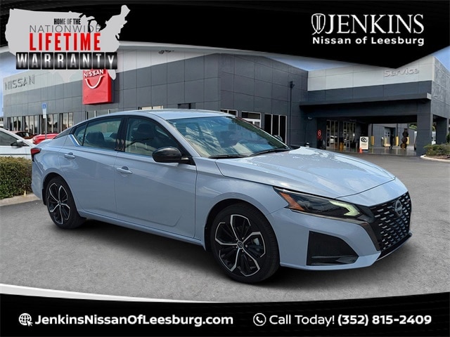 2025 Nissan Altima SR's photo