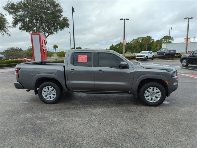 2022 Nissan Frontier SV photo 2