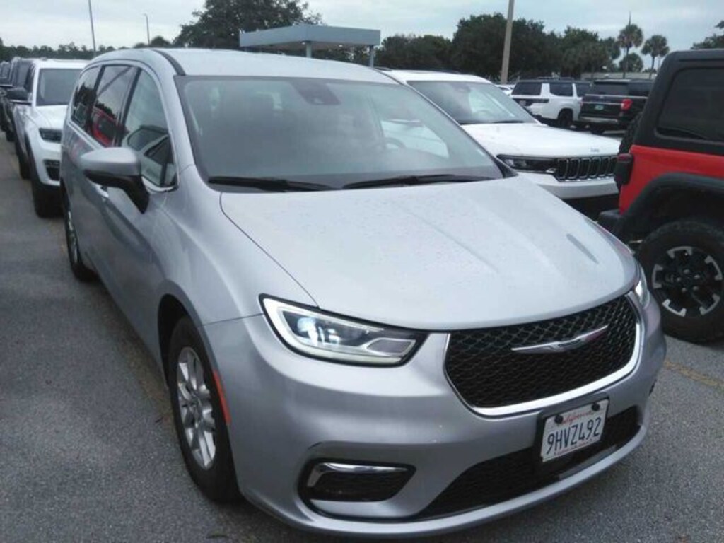 Used 2023 Chrysler Pacifica Touring L Van Passenger Van