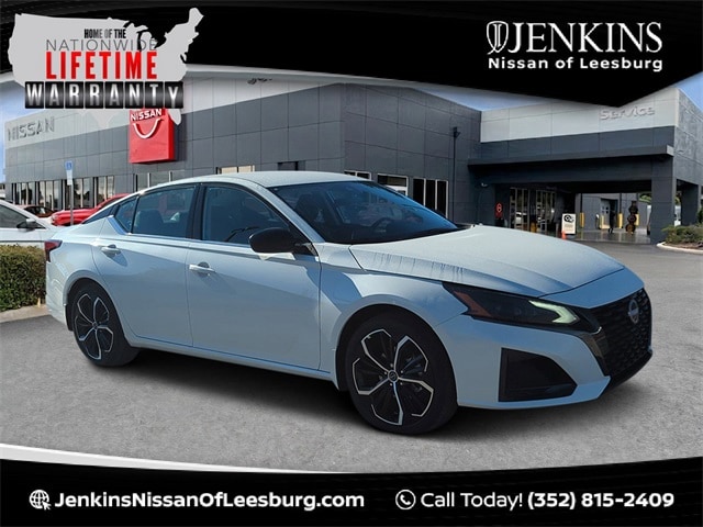 2025 Nissan Altima SR's photo