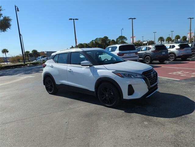 2023 Nissan Kicks SV photo 2