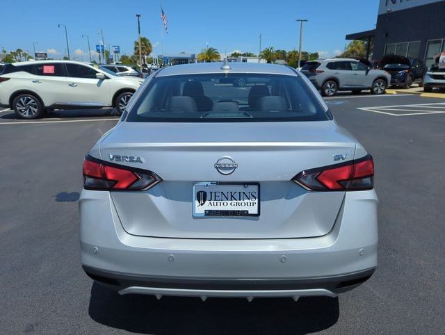 2023 Nissan Versa Sedan SV - Photo 7