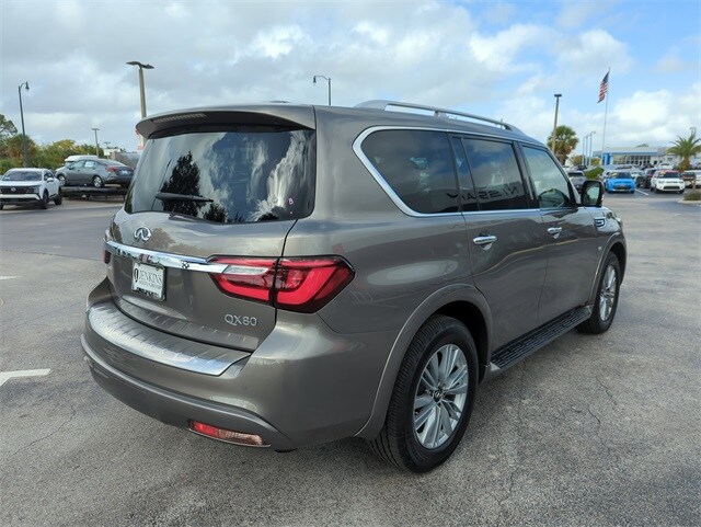 2019 Infiniti QX80 Luxe photo 2