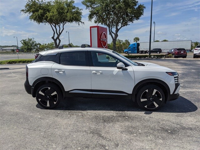 2025 Nissan Kicks SR photo 3
