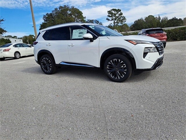 2025 Nissan Rogue Platinum photo 2
