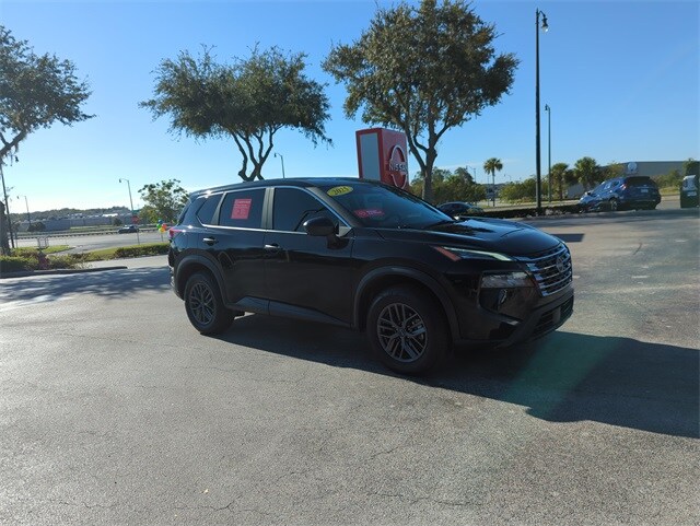 2025 Nissan Rogue S photo 2