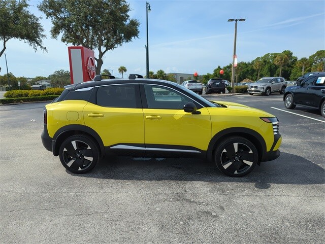 2026 Nissan Kicks SR photo 3