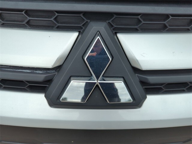 2023 Mitsubishi Outlander Sport ES photo 3