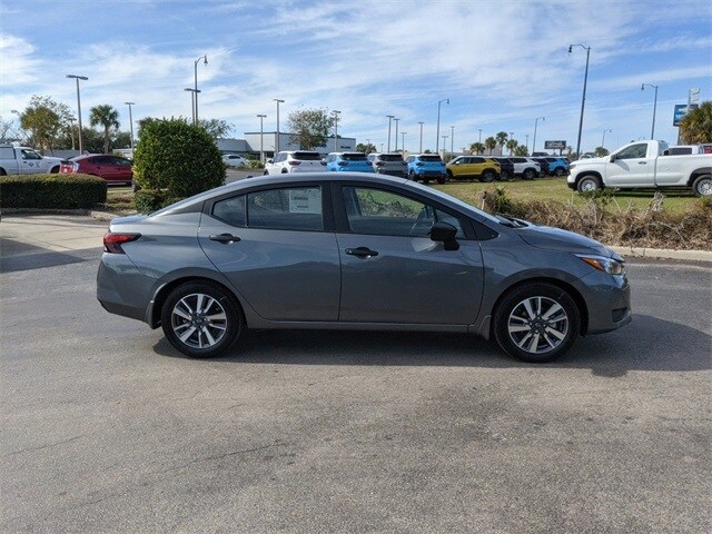 2025 Nissan Versa 1.6 S photo 3