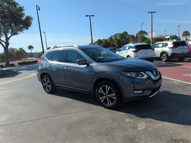 Used 2017 Nissan Rogue SL with VIN JN8AT2MT6HW152468 for sale in Leesburg, FL