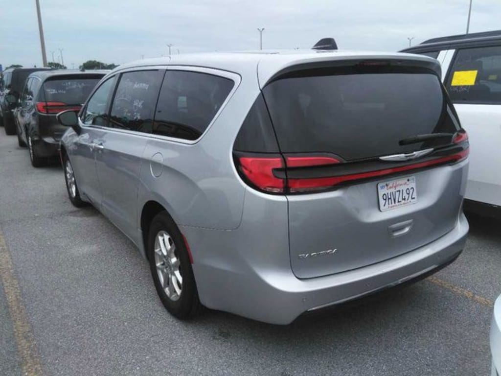 Used 2023 Chrysler Pacifica Touring L Van Passenger Van