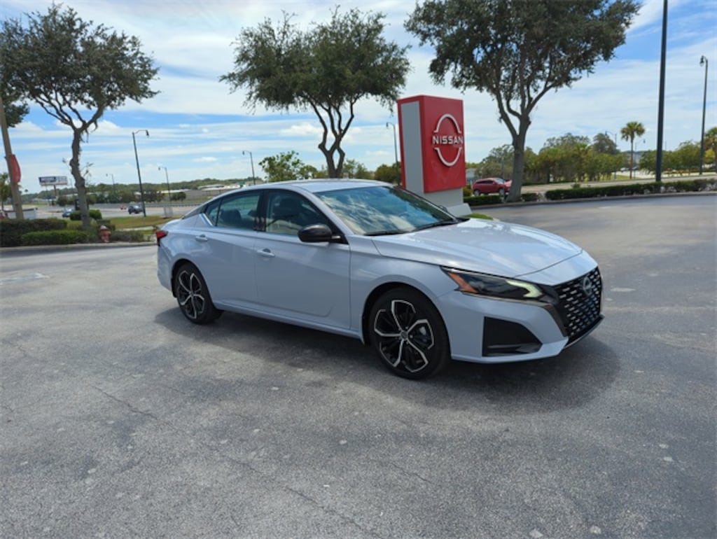 New 2025 Nissan Altima SR Sedan