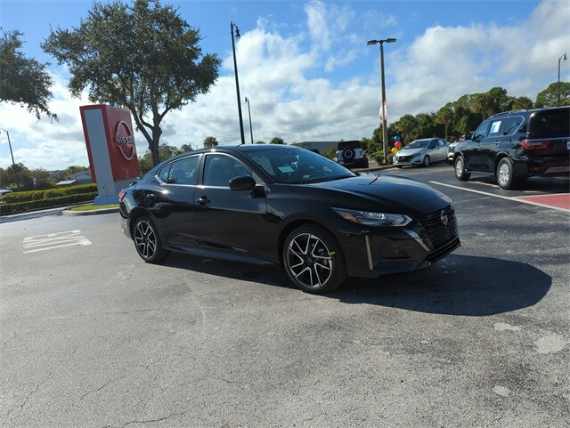 2025 Nissan Sentra SR photo 2
