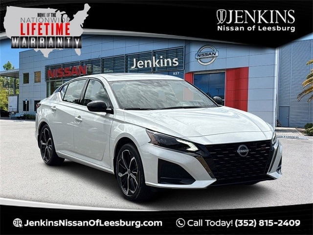 2025 Nissan Altima SR's photo