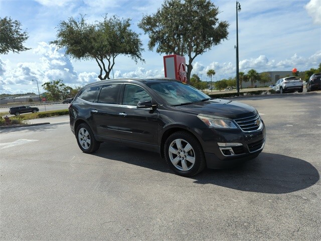 2017 Chevrolet Traverse 1LT photo 2