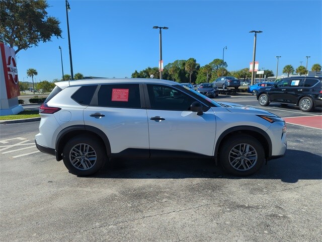 2025 Nissan Rogue S photo 3